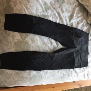 Lululemon 7/8 black and mesh triangle tights